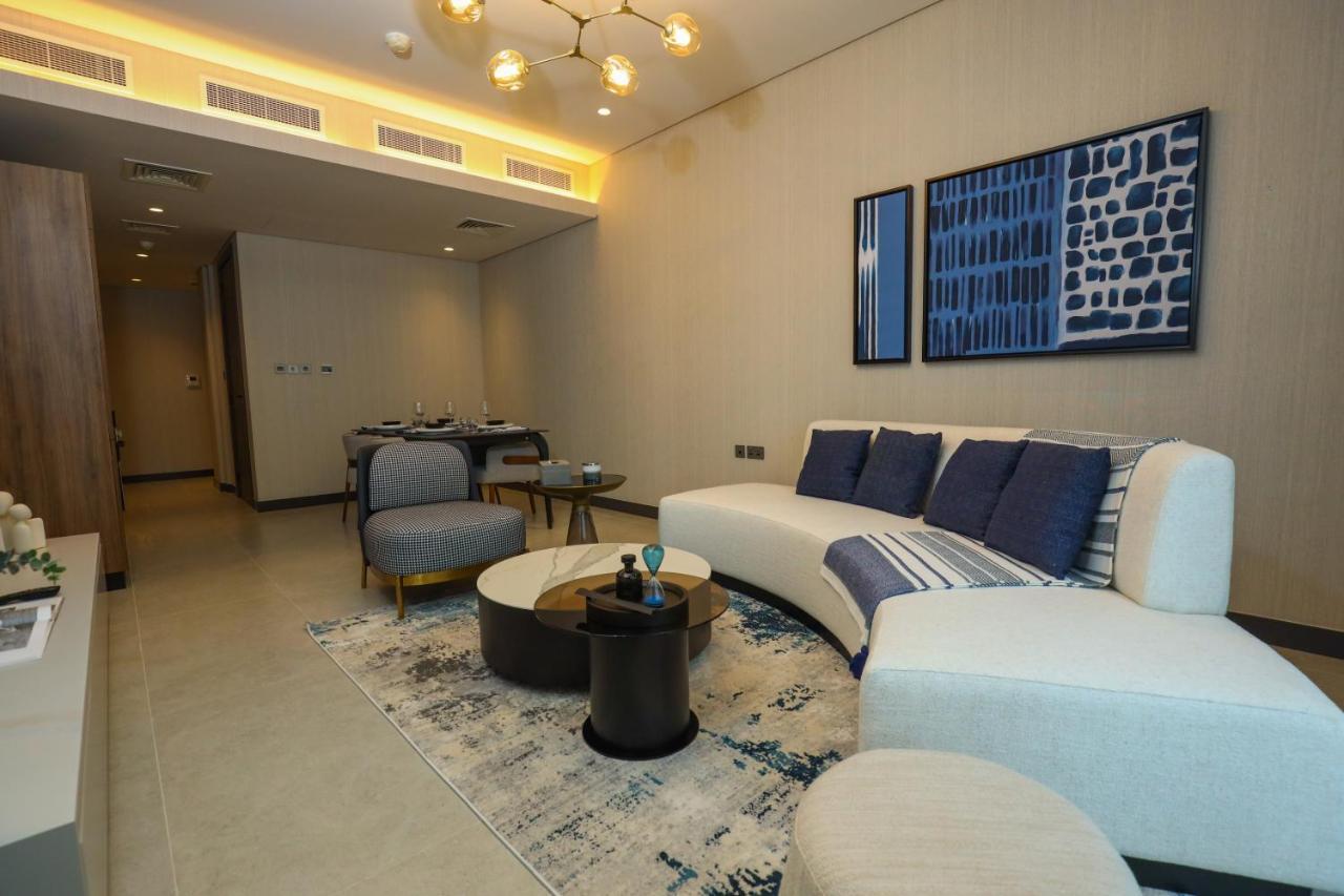 Charthouse Bahrain Hotel มานามา ภายนอก รูปภาพ A living room in a 2-bedroom apartment