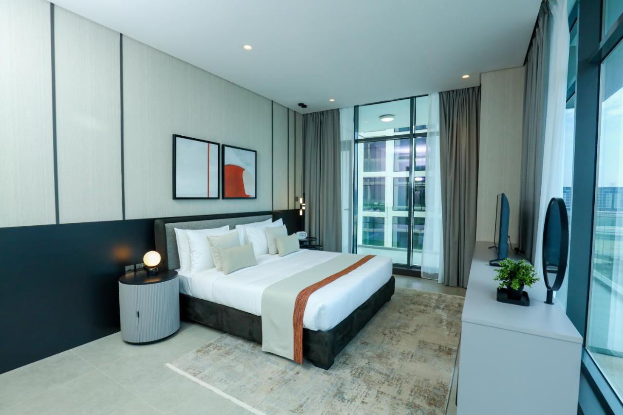 Charthouse Bahrain Hotel มานามา ภายนอก รูปภาพ A bedroom at the hotel