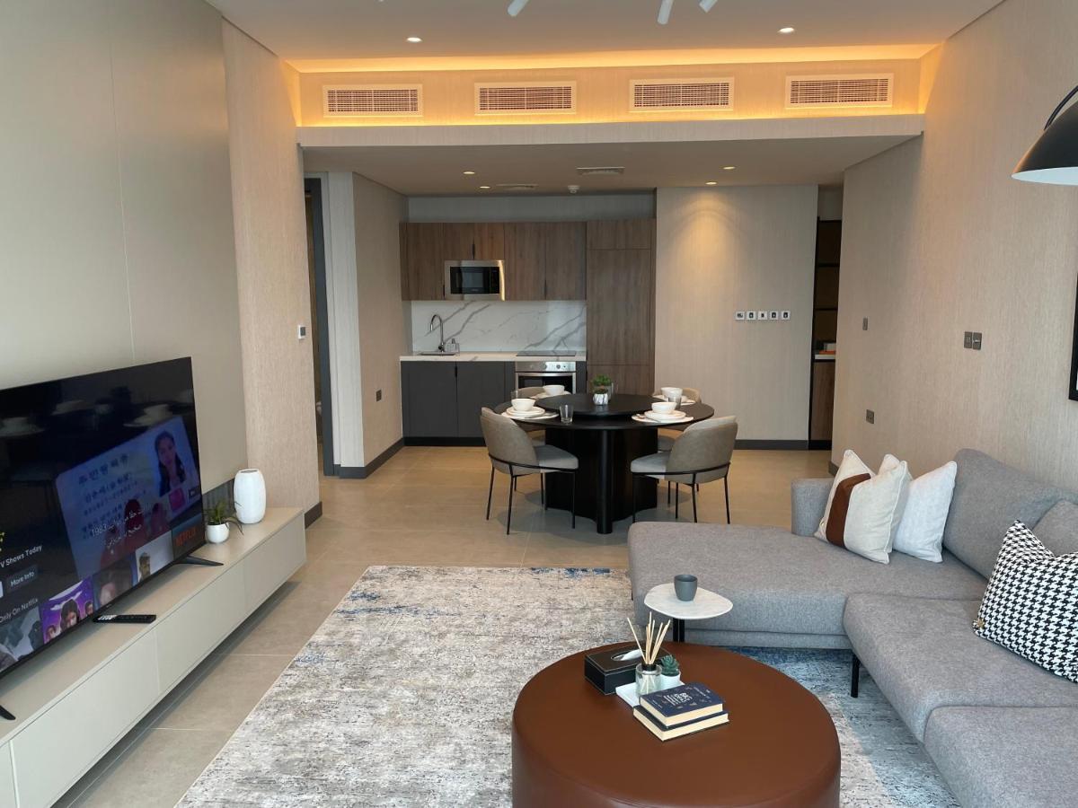 Charthouse Bahrain Hotel มานามา ภายนอก รูปภาพ A living room in a two-bedroom apartment