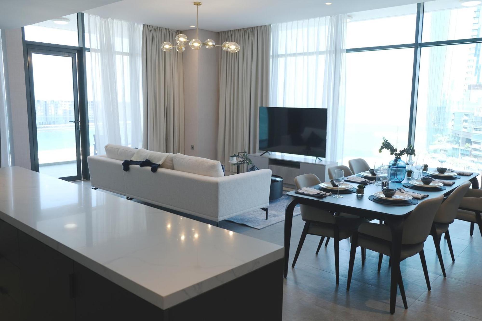 Charthouse Bahrain Hotel มานามา ภายนอก รูปภาพ A living room in a 3-bedroom apartment