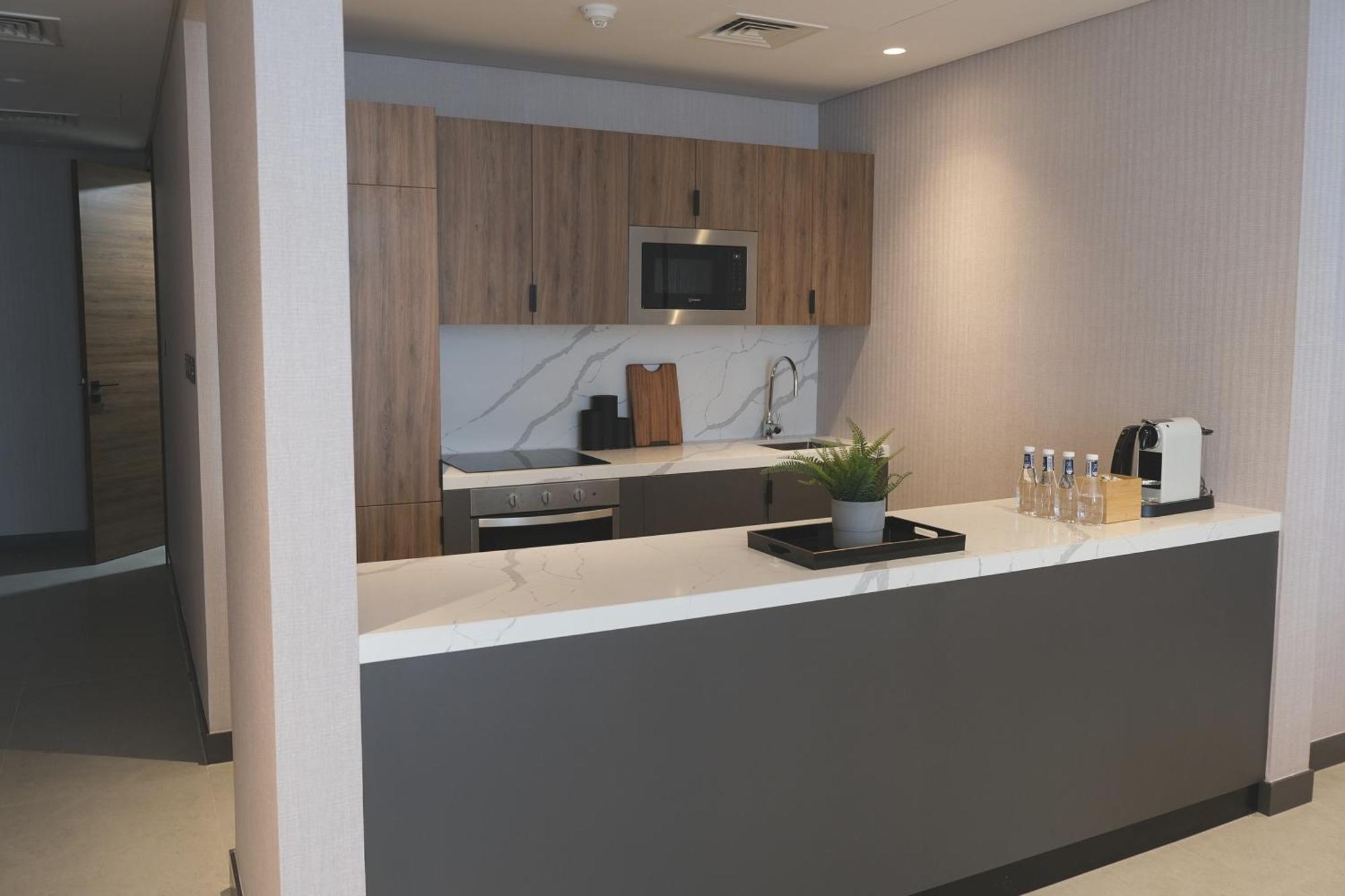 Charthouse Bahrain Hotel มานามา ภายนอก รูปภาพ Kitchen